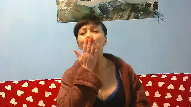 Snapshot of IffetLove42 chatting on June 6, 8:52 am IffetLove42 online show from June 6, 8:52 am