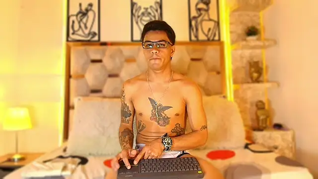 Snapshot of Andrew_Haalls chatting on November 13, 7:57 pm Andrew Haalls online show from November 13, 7:57 pm