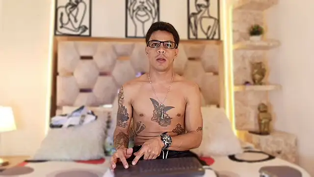 Snapshot of Andrew_Haalls chatting on November 15, 8:49 pm Andrew Haalls online show from November 15, 8:49 pm