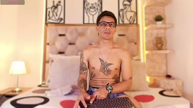 Snapshot of Andrew_Haalls chatting on November 19, 9:04 pm Andrew Haalls online show from November 19, 9:04 pm