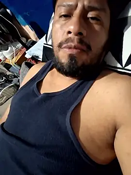 Snapshot of sanz957 chatting on January 18, 2:04 am sanz957 online show from January 18, 2:04 am