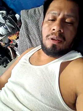 Snapshot of sanz957 chatting on February 1, 12:53 am sanz957 online show from February 1, 12:53 am