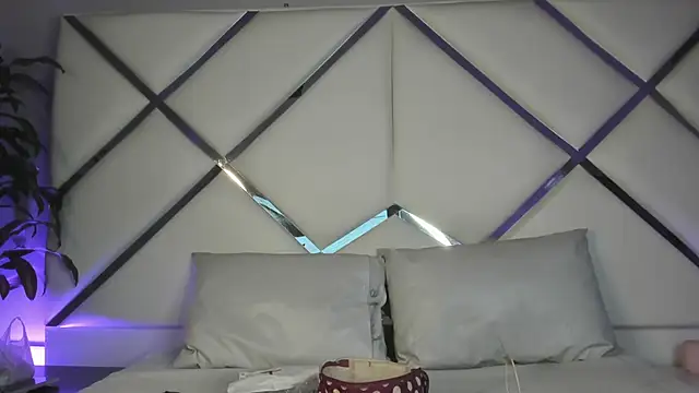 Snapshot of SweetPetiite chatting on October 30, 12:17 pm SweetPetiite online show from October 30, 12:17 pm