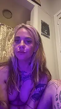 Snapshot of roxiebaby chatting on November 14, 8:46 am roxiebaby online show from November 14, 8:46 am