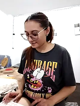bellastorme04 online show from April 10, 2:39 am