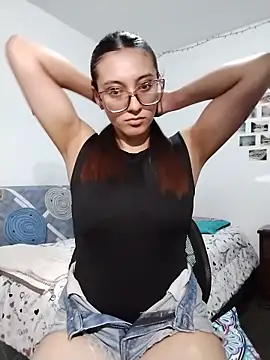 bellastorme04 online show from May 15, 3:13 am