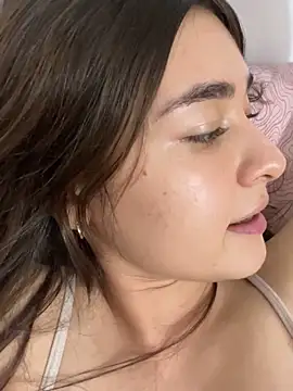 Snapshot of Valentina_ro chatting on November 8, 1:17 am Valentina ro online show from November 8, 1:17 am