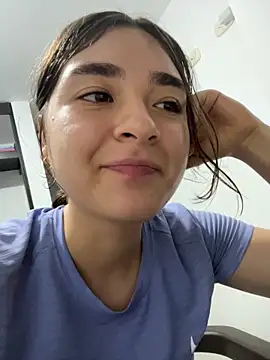 Snapshot of Valentina_ro chatting on November 15, 3:26 am Valentina ro online show from November 15, 3:26 am