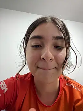 Snapshot of Valentina_ro chatting on November 19, 2:55 am Valentina ro online show from November 19, 2:55 am