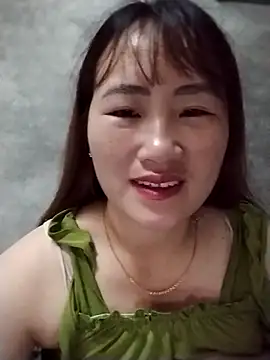 Snapshot of emini-xx chatting on November 11, 12:10 am emini-xx online show from November 11, 12:10 am