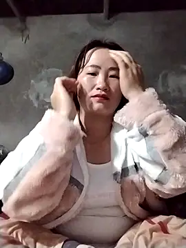 Snapshot of emini-xx chatting on December 13, 8:04 pm emini-xx online show from December 13, 8:04 pm