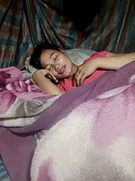 Snapshot of doggy-00 chatting on November 6, 1:45 pm doggy-00 online show from November 6, 1:45 pm