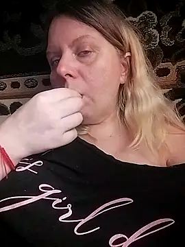 Snapshot of Lana-murr chatting on December 22, 8:11 am Lana-murr online show from December 22, 8:11 am