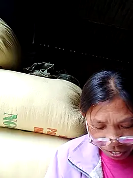 Snapshot of bella-la chatting on October 31, 6:25 am bella-la online show from October 31, 6:25 am