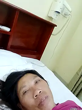 Snapshot of bella-la chatting on November 17, 2:23 pm bella-la online show from November 17, 2:23 pm