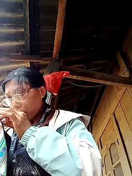 Snapshot of bella-la chatting on November 27, 8:38 am bella-la online show from November 27, 8:38 am