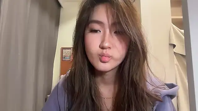 Snapshot of AlishaCheng chatting on January 6, 4:54 pm AlishaCheng online show from January 6, 4:54 pm