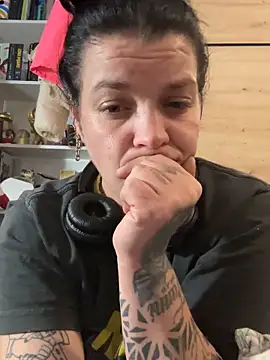 Snapshot of Reniiiir42688 chatting on December 3, 4:09 am Reniiiir42688 online show from December 3, 4:09 am