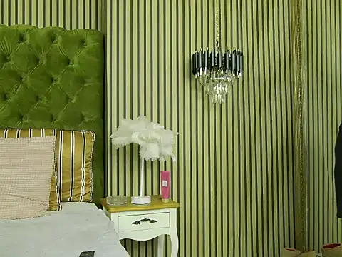 Snapshot of MiaJenner chatting on November 12, 6:03 am MiaJenner online show from November 12, 6:03 am