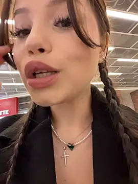 Kissy Moon online show from November 9, 3:10 pm