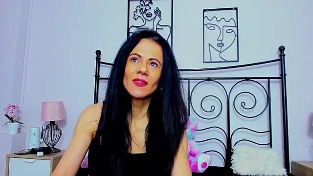 Snapshot of brianaflynt chatting on November 2, 8:22 pm brianaflynt online show from November 2, 8:22 pm