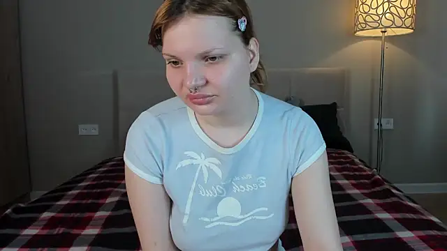 babyyullii online show from April 15, 1:23 am