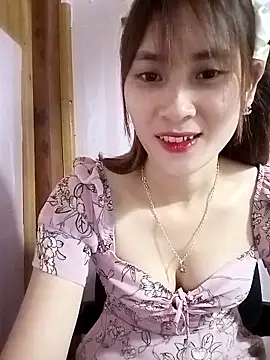 Snapshot of Em_xinh01 chatting on May 13, 2:14 pm Em xinh01 online show from May 13, 2:14 pm