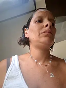 Piediniecollant online show from July 1, 1:02 pm