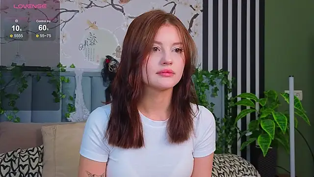 Snapshot of Sophie_fawn chatting on October 29, 12:18 pm Sophie fawn online show from October 29, 12:18 pm