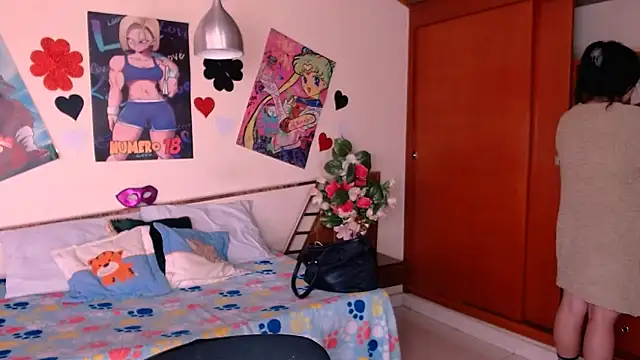 Snapshot of EmmilyConnor chatting on November 8, 1:44 pm EmmilyConnor online show from November 8, 1:44 pm