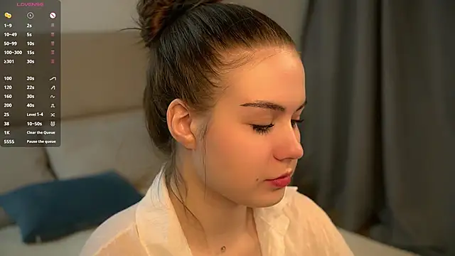 Snapshot of LoreeScialdone chatting on November 15, 6:15 pm LoreeScialdone online show from November 15, 6:15 pm