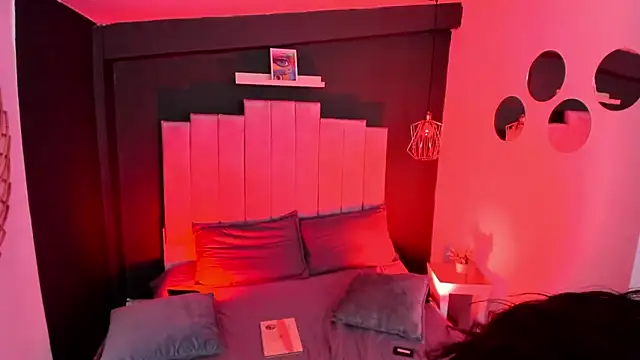 Snapshot of mia_jagger chatting on February 18, 7:54 pm mia jagger online show from February 18, 7:54 pm