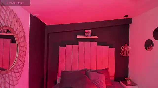 Snapshot of mia_jagger chatting on March 2, 8:48 pm mia jagger online show from March 2, 8:48 pm