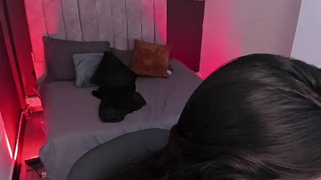 mia jagger online show from April 3, 7:12 pm