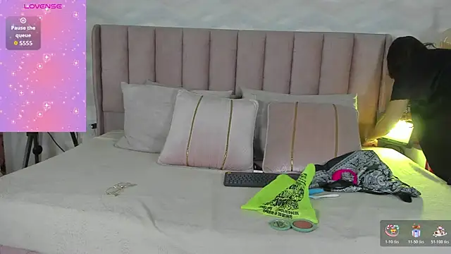 Snapshot of alaya_noir_ chatting on November 25, 12:16 pm alaya noir online show from November 25, 12:16 pm