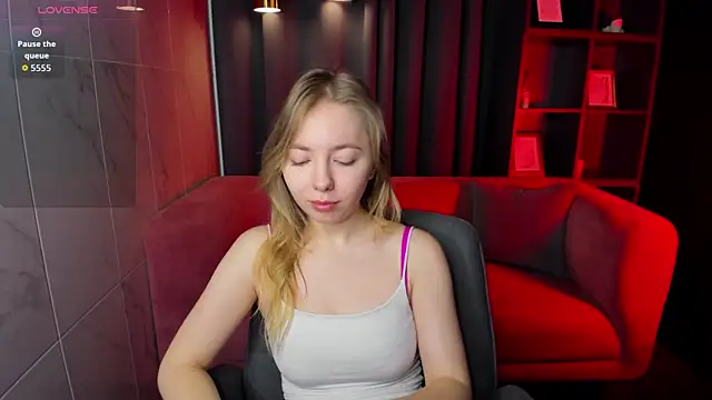 Snapshot of Nora_Miller chatting on December 20, 6:42 am Nora Miller online show from December 20, 6:42 am