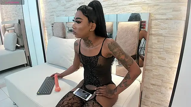 Snapshot of sheinny_brown chatting on November 19, 3:39 am sheinny brown online show from November 19, 3:39 am