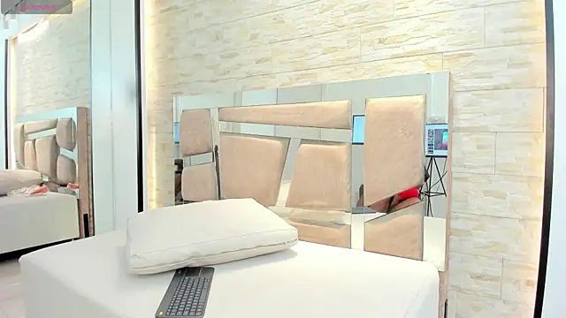 Snapshot of sheinny_brown chatting on November 26, 7:04 pm sheinny brown online show from November 26, 7:04 pm