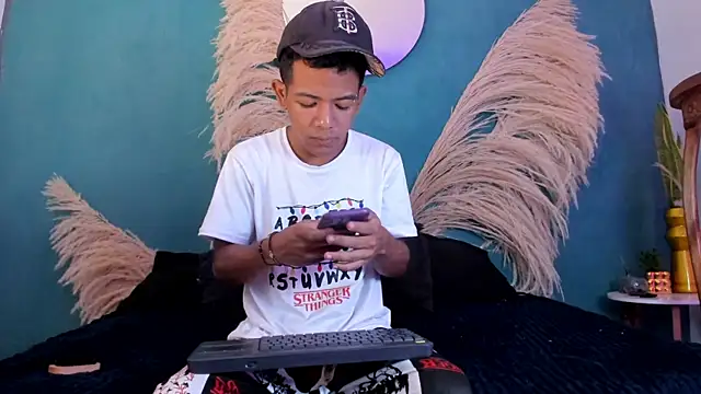 Snapshot of wild_best chatting on December 4, 7:44 pm wild best online show from December 4, 7:44 pm