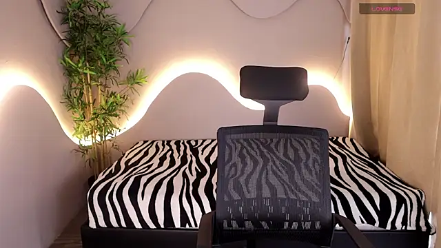 Snapshot of Meganpeach_ chatting on February 5, 2:22 pm Meganpeach online show from February 5, 2:22 pm