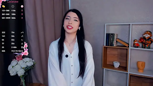 Snapshot of TonjaNeace chatting on November 1, 6:37 am TonjaNeace online show from November 1, 6:37 am