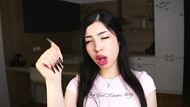 Snapshot of TonjaNeace chatting on November 6, 4:46 am TonjaNeace online show from November 6, 4:46 am