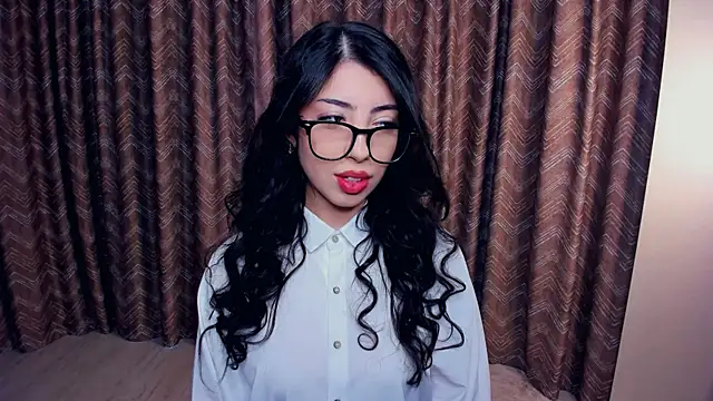 Snapshot of TonjaNeace chatting on November 10, 5:06 am TonjaNeace online show from November 10, 5:06 am