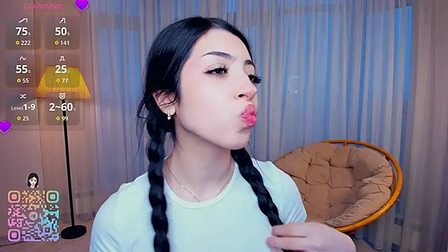 Snapshot of TonjaNeace chatting on December 3, 4:31 am TonjaNeace online show from December 3, 4:31 am