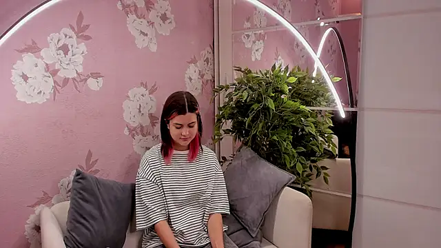 SharieTenuta online show from November 1, 11:34 am