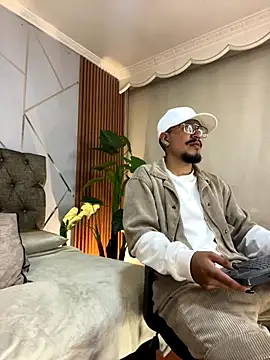 Snapshot of Noa_N_Luxy chatting on November 12, 3:51 am Noa N Luxy online show from November 12, 3:51 am