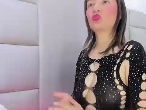 Snapshot of HannMachinne chatting on November 4, 7:35 pm HannMachinne online show from November 4, 7:35 pm