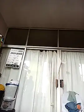 Snapshot of dzicky33 chatting on October 29, 10:17 am dzicky33 online show from October 29, 10:17 am