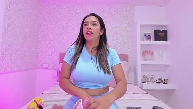 Snapshot of KatieBoison chatting on November 28, 9:06 pm KatieBoison online show from November 28, 9:06 pm