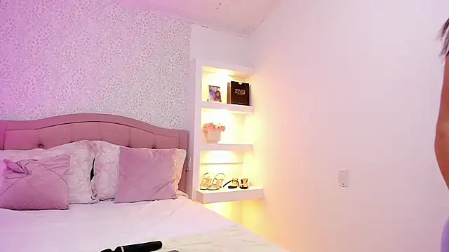 Snapshot of KatieBoison chatting on November 30, 4:55 pm KatieBoison online show from November 30, 4:55 pm